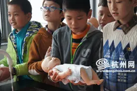 小学生来到大课堂 开启医学探秘之旅图片