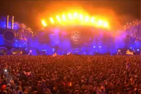 传奇DJ大神Tiesto演奏《wasted》，数十万人齐抖腿视频封面