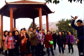 河津北城公园休息厅响起了闪闪的红星插曲映山红图片