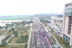 独家航拍，首届半程马拉松开跑，高清美女帅哥大图给您奉上图片