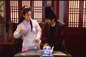 男子借钱买玉镯追女孩，没想到女孩是同事的未婚妻，亏大了视频封面