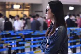 刘亦菲清早现身机场显疲惫 与宋承宪互动貌合神离遭质疑图片