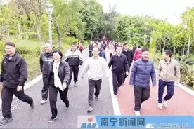 吹水|奇葩女当众剪脚趾甲/曾经感动我们的虎羊CP分手了！图片