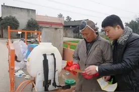 大邑县农林局科技入户宣传禁限用农药知识图片