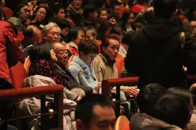 金巧巧现身剧场看演出 盘点那些自己开店的明星图片