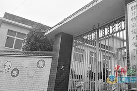 8岁女童在校做俯卧撑后瘫痪图片