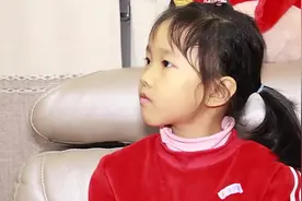 爆笑父女：爸爸手机坏了就要换女儿举了个爆笑的例子反驳他视频封面