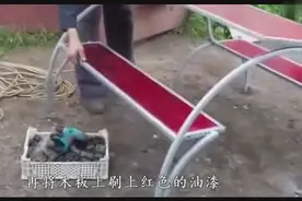40岁大叔发明折叠桌椅，靠椅1秒变成一套桌椅，一个月能赚20万