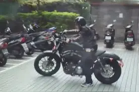 台湾大哥骑哈雷机车掉头引众人耻笑，短腿骑士的悲哀！视频封面