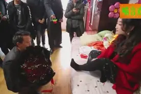 真人真事 二婚婚礼 也不能这么简单单调 看看新娘穿的 太平常了视频封面