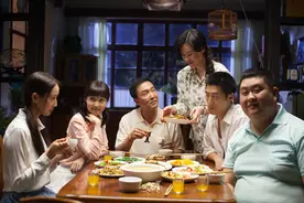 窦骁封帝，《六人晚餐》巴黎连中两奖图片