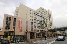 上海一整形医生被患者爆料行为不当：医生报警，医院启动调查图片