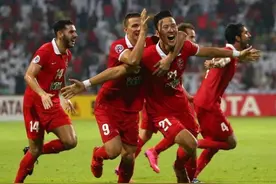 后防双星无限接近权健 黄博文曾为权敬源点赞图片