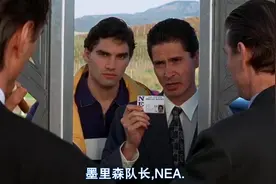 在美国，哪怕是警察，没有搜查令也不能私闯民宅