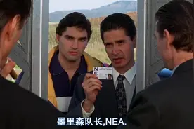 在美国，哪怕是警察，没有搜查令也不能私闯民宅