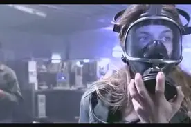 终结者被警察包围，终结者直接拿加特林一顿狂扫视频封面