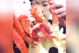 小唐给大家讲帝王蟹 一般都是吃腿，今天看看大壳里面是啥视频封面