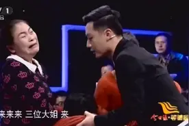 父母双亡七姐妹分别送人，多年后相见，门一开现场哭成一片视频封面