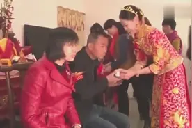 实拍福建泉州德化传统农村结婚习俗新娘敬茶仪式视频封面