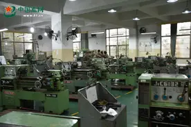 好奇！军校女工匠如何get新技能？图片