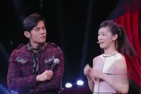章泽天见到周董秒变“小迷妹”，他是奶茶妹偶像视频封面