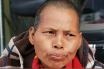 聊城临清寻亲：中年女子被救助，穿格子外套，高1米6图片