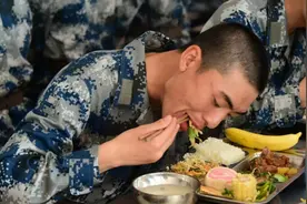 实拍：空军部队的伙食，解放军最好的标准配餐
