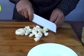 孩子刚发烧时，助退烧 的有效食疗法~
