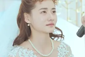 婚礼上突然了个小男孩，冲着新娘就喊妈，新郎愣了视频封面