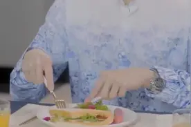 “卫氏夫妇”同居生活的第一天，总裁多年的失眠症都治好了！视频封面