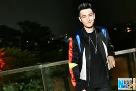 黄晓明带伤坚持跨年 三首怀旧金曲串烧励志领衔图片