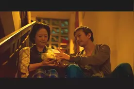 邓超耐心陪着患有老年痴呆母亲的对话 看的心里暖暖的 很感动视频封面