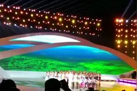 巨星成龙在三亚电影节闭幕式上演唱黎族民歌《久久不见久久见》视频封面