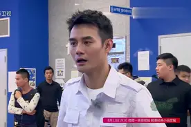 美女现场吞活章鱼，王凯被惊吓，感觉这辈子都不想再吃章鱼了！视频封面