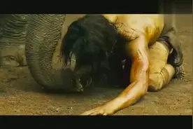 小伙太生猛，孤身一人挑众人，场面太热烈！