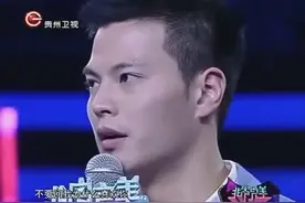 女生深情告白心动男生，男生犹豫一阵后，用力的把女生拥入怀中！视频封面