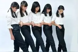 sunshine女团走红 盘点娱乐圈那些丑丑惹人爱的明星图片