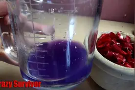 玫瑰花瓣DIY香水，你确定这是做香水不是辣手摧花吗视频封面
