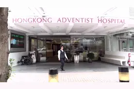 Angelababy生产医院曝光 大批媒体到场等候黄晓明报喜视频封面