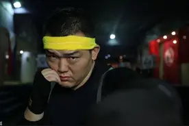 武警拳王挑战小克里琴科！他是霍利菲尔德爱徒，拥有八条金腰带图片