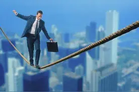 智力题：很邪门的题，有陷阱？做出来了，一分析又错了！图片