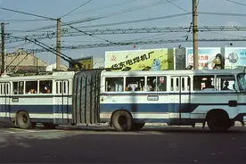 挥别多年“铰链式”公交车回归吉林市 还记得儿时的4路摩电车吗图片