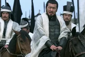曹操为报父仇攻打徐州，陶谦出城投降，曹操：把脖子洗干净等我视频封面