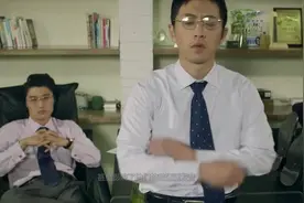 英语老师因为发音不标准被学生投诉，这是中国同伙人不是合伙人