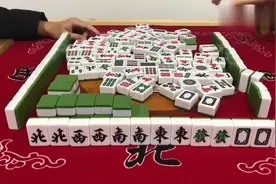 麻将：新手美女，说字一色碰碰胡胡牌了，确定不是小七对吗视频封面
