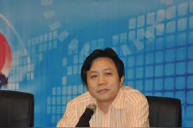 湖南日报原副总编薛伯清涉4罪受审：被控行贿原社长席间发钱图片