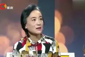 奥运冠军揭秘邓亚萍“身高秘密”，亲生儿子在一边却一脸嫌弃视频封面