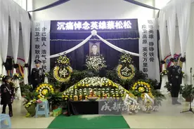 还原泸州民警救人全过程 上天收走了这样一个好警察图片