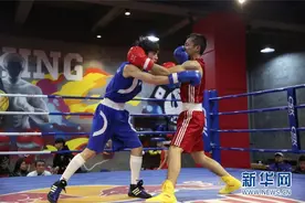 中韩拳击对抗赛在广州进行 中国队5：3获胜图片