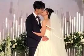 @抖音小助手 #左立 #嫁给爱情吖  这也许是嫁给爱情最美的样子！我刚好成熟你刚好温柔视频封面